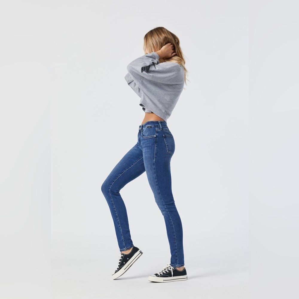 MAVI GOLD Alexa Skinny Jeans
Mid Rise super skinny plum color‎ size 27/33 NWT